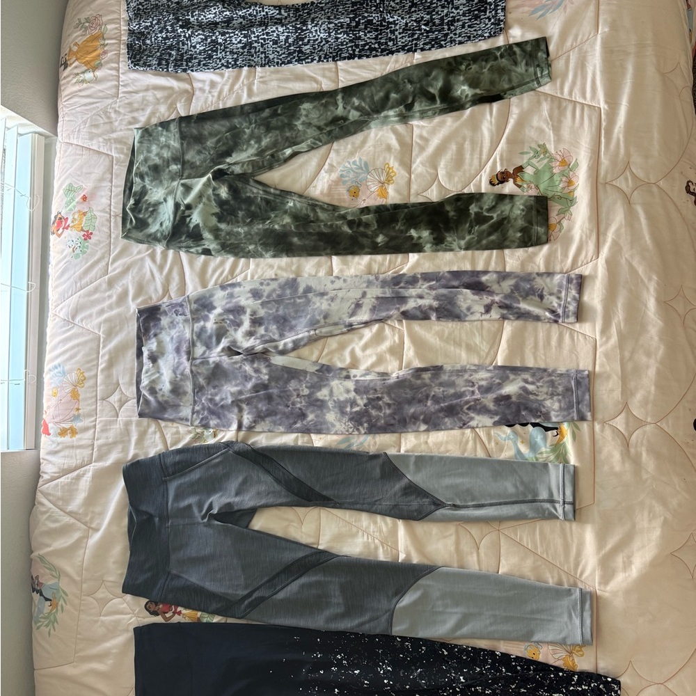 Lululemon leggings lot. Sizes 2-6. Will sell separately too! Offers welcome!